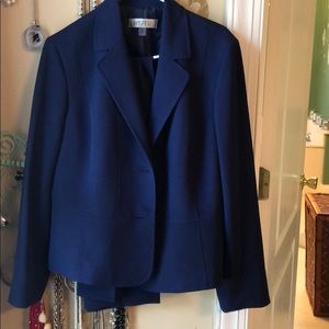 Beautiful Navy pants and jacket set. Size 16P.